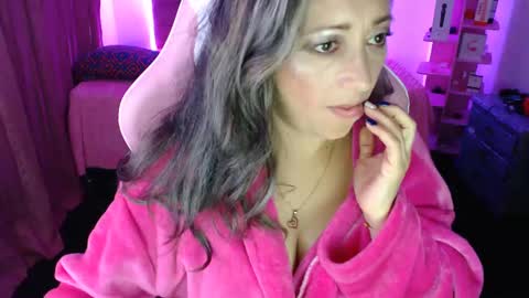 Snapshot of oriana_100 chatting on 03.12.25 oriana_100 online show from 03.12.25