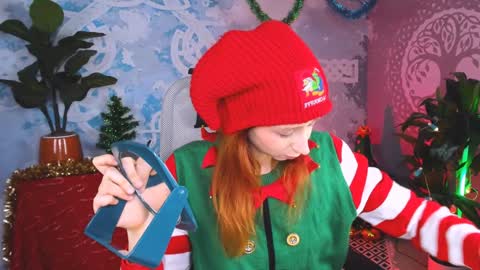 Snapshot of orianna_blade chatting on 12.25.24 Orianna - Hi Im into geek culture cosplay crafting LARP games. Shall we play DnD online show from 12.25.24