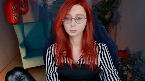 Snapshot of orianna_blade chatting on 01.07.25 Orianna - Hi Im into geek culture cosplay crafting LARP games. Shall we play DnD online show from 01.07.25