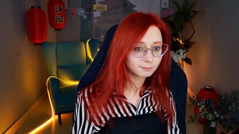 Snapshot of orianna_blade chatting on 01.07.25 Orianna - Hi Im into geek culture cosplay crafting LARP games. Shall we play DnD online show from 01.07.25