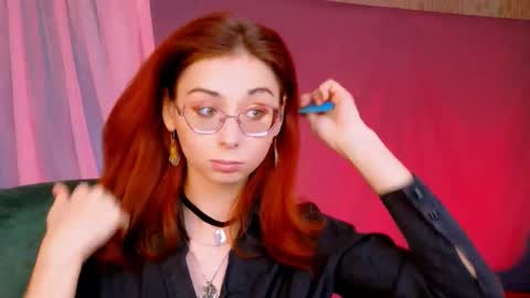 Snapshot of orianna_blade chatting on 09.23.25 Orianna - Hi Im into geek culture cosplay crafting LARP games. Shall we play DnD online show from 09.23.25