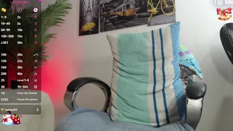 Snapshot of oso_gael chatting on 12.08.24 Bear Gael online show from 12.08.24