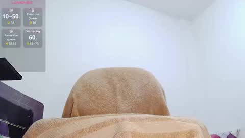 Snapshot of oso_gael chatting on 11.08.25 Bear Gael online show from 11.08.25