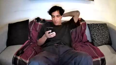 Snapshot of outtamatik chatting on 12.30.24 G online show from 12.30.24