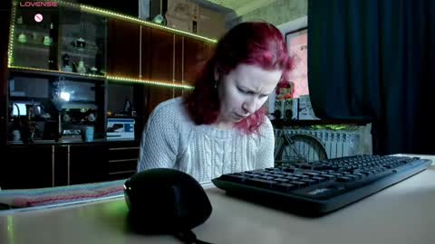 Ella online show from 02.06.25