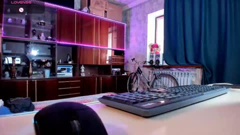 Ella online show from 02.11.25