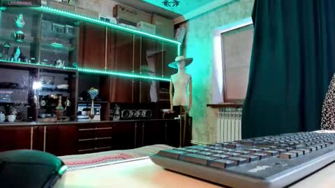 Ella online show from 09.08.25