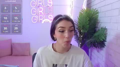 Snapshot of paola_tay chatting on 11.26.25 Paola online show from 11.26.25