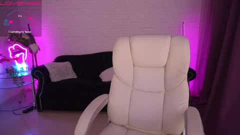 Snapshot of paolamola chatting on 12.20.24 Lia online show from 12.20.24