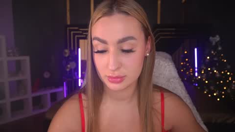Snapshot of paolamola chatting on 01.12.25 Lia online show from 01.12.25