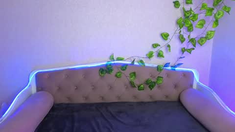 Snapshot of paradisepleasure_ chatting on 12.19.24 Allie Alex Thumbs up if you like us online show from 12.19.24