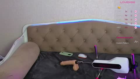 Snapshot of paradisepleasure_ chatting on 12.27.24 Allie Alex Thumbs up if you like us online show from 12.27.24