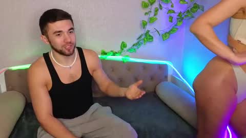 Snapshot of paradisepleasure_ chatting on 02.20.25 Allie Alex Thumbs up if you like us online show from 02.20.25