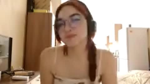 Snapshot of parisstoot chatting on 11.04.25 Michelle online show from 11.04.25