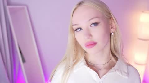 Snapshot of party_4_u chatting on 11.19.25 Sofi online show from 11.19.25