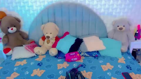 Snapshot of party_duo_trans chatting on 02.05.25 sara y cata online show from 02.05.25