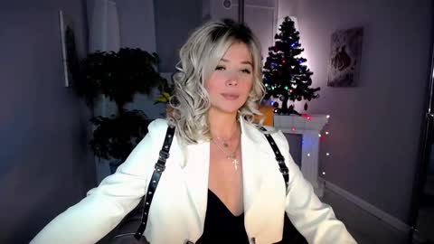 Snapshot of passionate_babe chatting on 12.14.24 I have returned from vacation and I am glad to share my energy and emotions with you online show from 12.14.24
