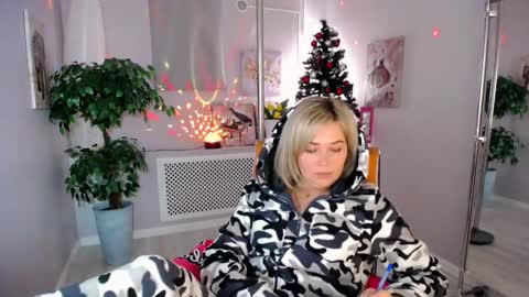 Snapshot of passionate_babe chatting on 01.17.25 I have returned from vacation and I am glad to share my energy and emotions with you online show from 01.17.25