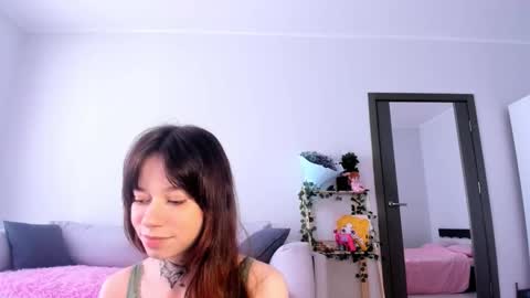 Snapshot of passionate_isabella chatting on 10.02.25 Bella online show from 10.02.25