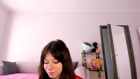 Snapshot of passionate_isabella chatting on 10.12.25 Bella online show from 10.12.25