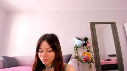 Snapshot of passionate_isabella chatting on 10.14.25 Bella online show from 10.14.25