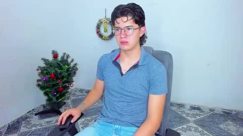 Snapshot of patrik027 chatting on 12.22.24 .... online show from 12.22.24