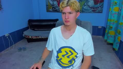 Snapshot of patrik027 chatting on 09.11.25 .... online show from 09.11.25