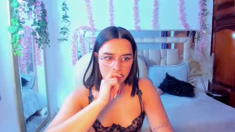 paulha_miller online show from 10.07.25