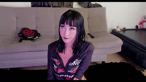 Pauline online show from 10.04.25
