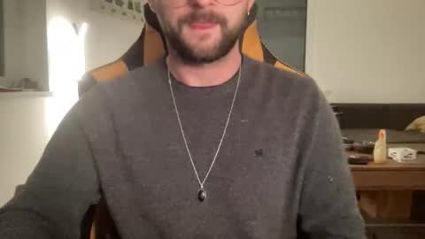 Snapshot of paulsimpsn chatting on 10.10.25 love bush online show from 10.10.25