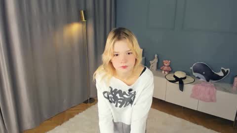 Snapshot of peach1nlove chatting on 11.20.25 Jesica online show from 11.20.25