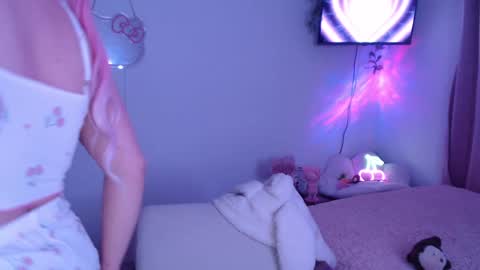 Snapshot of peacherry_ chatting on 02.01.25 peacherry_ online show from 02.01.25