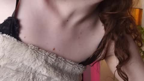 PeachyPixiee online show from 09.23.25