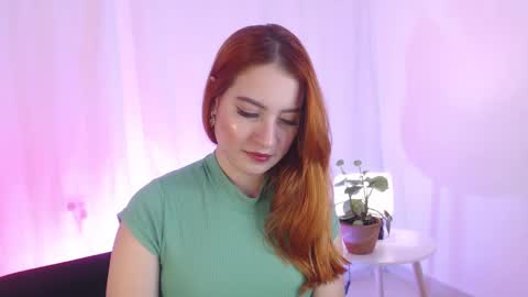 Snapshot of pear__moon chatting on 01.26.25 LILLY online show from 01.26.25