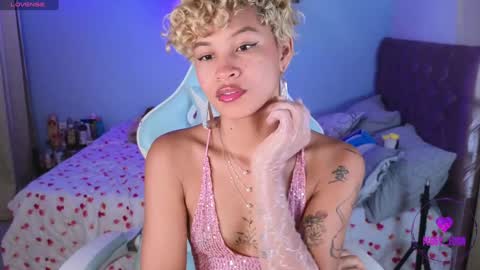 Snapshot of peggy_funn chatting on 01.04.25 peggy-funn online show from 01.04.25