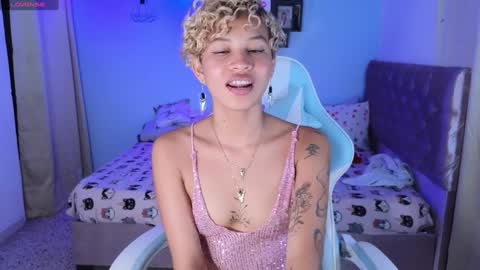 Snapshot of peggy_funn chatting on 01.11.25 peggy-funn online show from 01.11.25