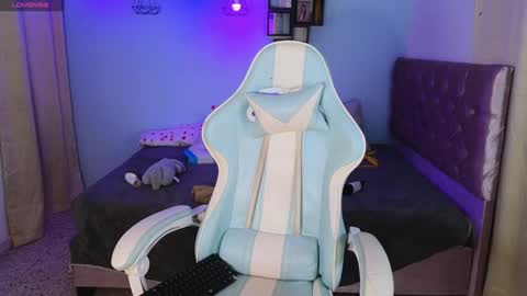 Snapshot of peggy_funn chatting on 01.13.25 peggy-funn online show from 01.13.25