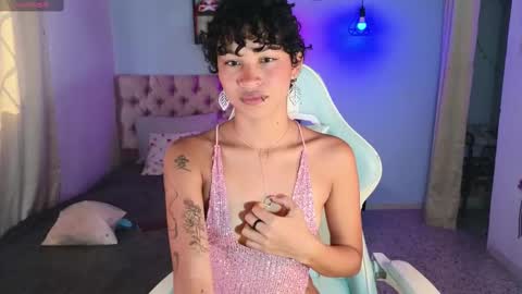 Snapshot of peggy_funn chatting on 02.25.25 peggy-funn online show from 02.25.25