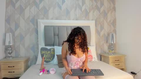 Snapshot of penelope_cox chatting on 09.25.25 Penelope online show from 09.25.25