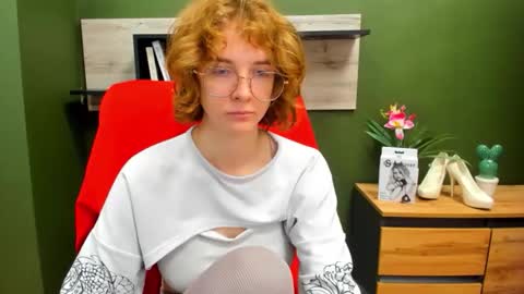 Snapshot of penny_lust chatting on 09.17.25 Penny online show from 09.17.25