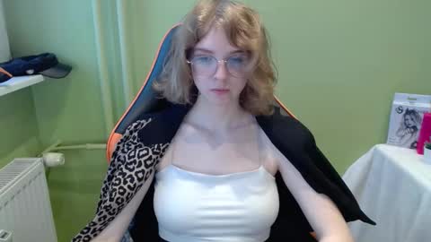 Snapshot of penny_lust chatting on 11.26.25 Penny online show from 11.26.25