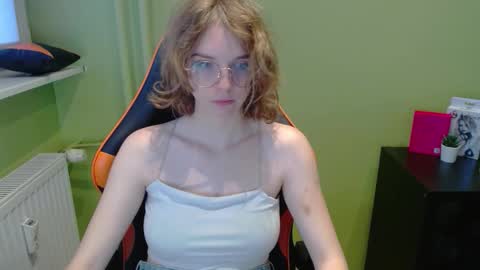 Snapshot of penny_lust chatting on 12.01.25 Penny online show from 12.01.25