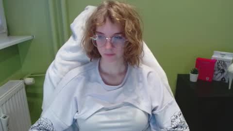 Snapshot of penny_lust chatting on 12.04.25 Penny online show from 12.04.25