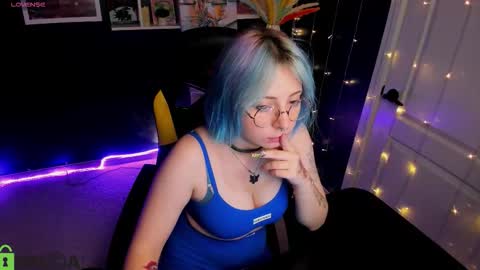 Snapshot of penny_stanley chatting on 09.17.25 penny online show from 09.17.25