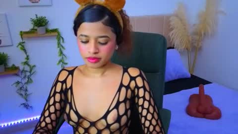 pequitasmedusa9 online show from 10.22.25