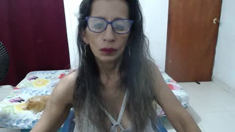 Snapshot of pervert_milf4uu_4 chatting on 10.05.25 luz  online show from 10.05.25