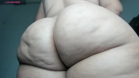 Snapshot of pervertt_mommy chatting on 02.13.25  Alexandra  online show from 02.13.25