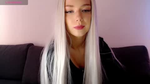 Snapshot of pervyblonde chatting on 02.13.25 Isabella online show from 02.13.25