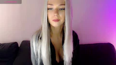 Snapshot of pervyblonde chatting on 03.05.25 Isabella online show from 03.05.25