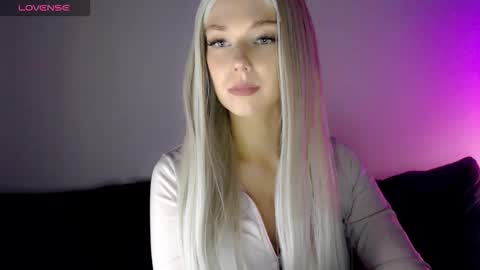 Snapshot of pervyblonde chatting on 11.03.25 Isabella online show from 11.03.25